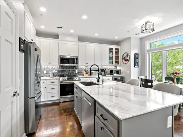 337 Willoughby Way W, Minnetonka, MN 55305