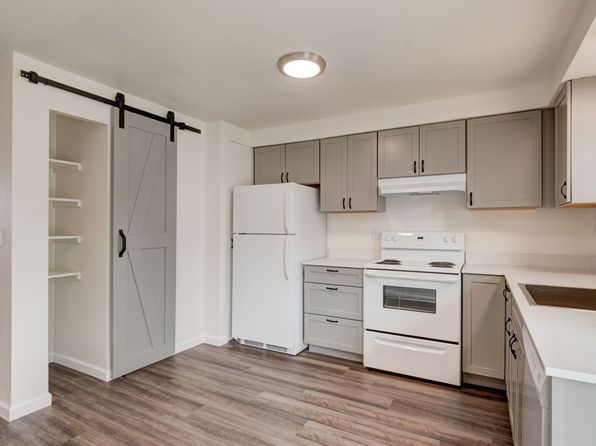 390 NE Izett St APT 204