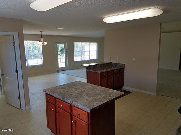 4th image of 10161 Lake Forest Dr