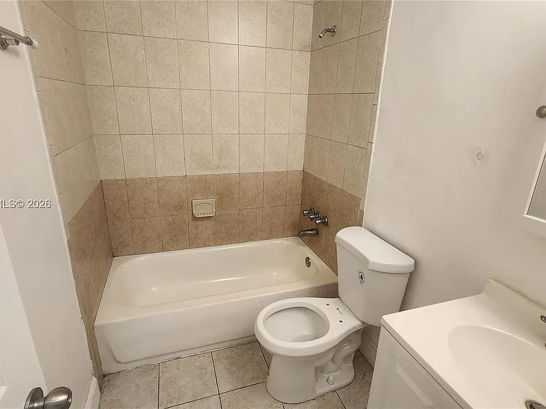 280 SW 11th Ave #5 — Photo 8