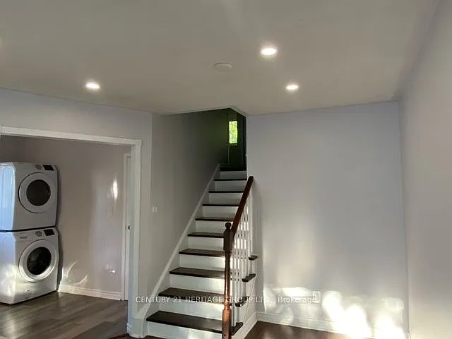 779 Greenfield Cres #MAIN — Photo 3