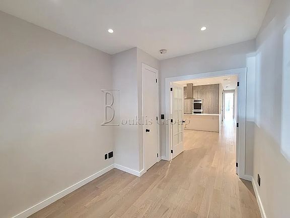 5th image of 2564 38th St APT 1