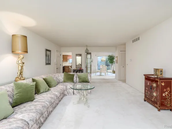 42472 Woodward Ave APT D2, Bloomfield Hills, MI 48304
