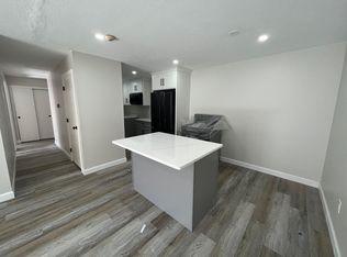 7 Lancelot Ct APT 17, Salem, NH 03079