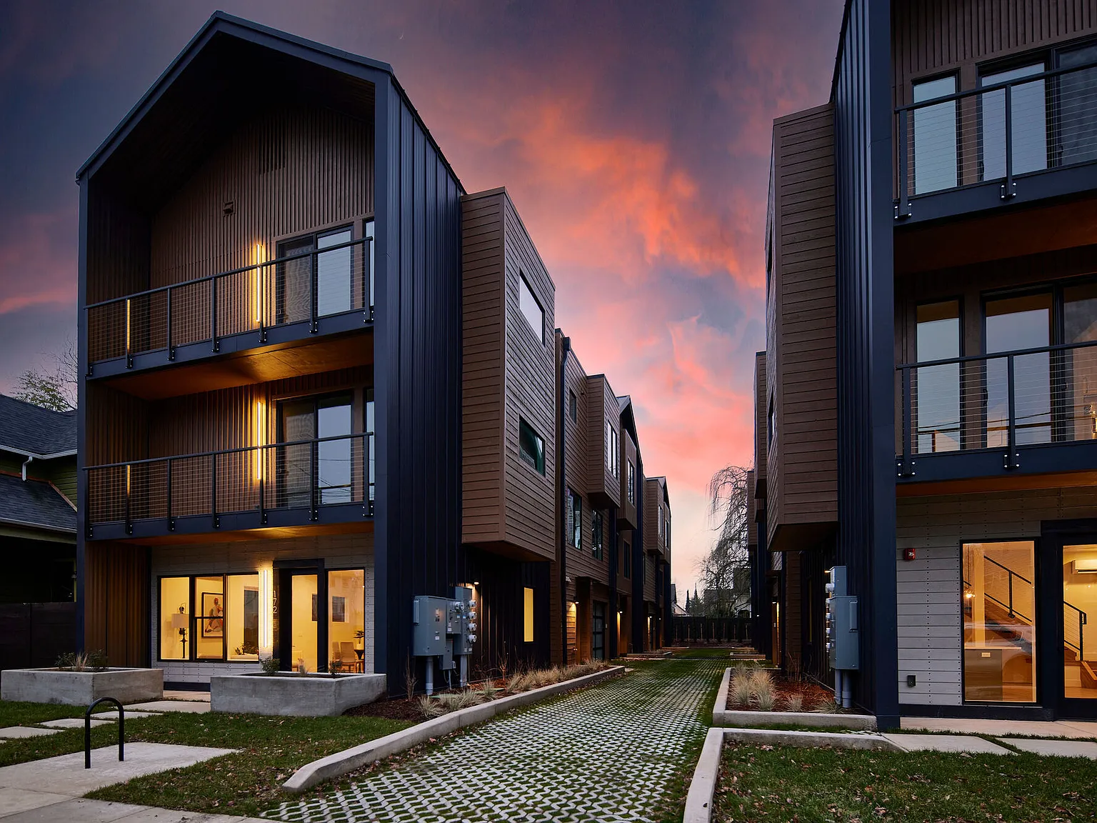 140 Sacramento Townhomes — Photo 2