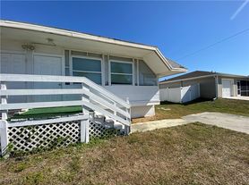 17375 Dowling Dr, Fort Myers, FL