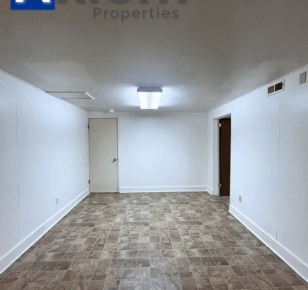 1005 1/2 Park Ln — Photo 5