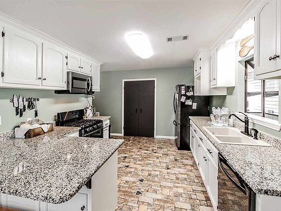 4th image of 1610 Saint Charles St