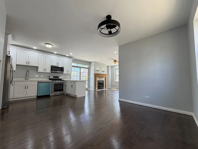 2702 W Warren Blvd #1 — Photo 3