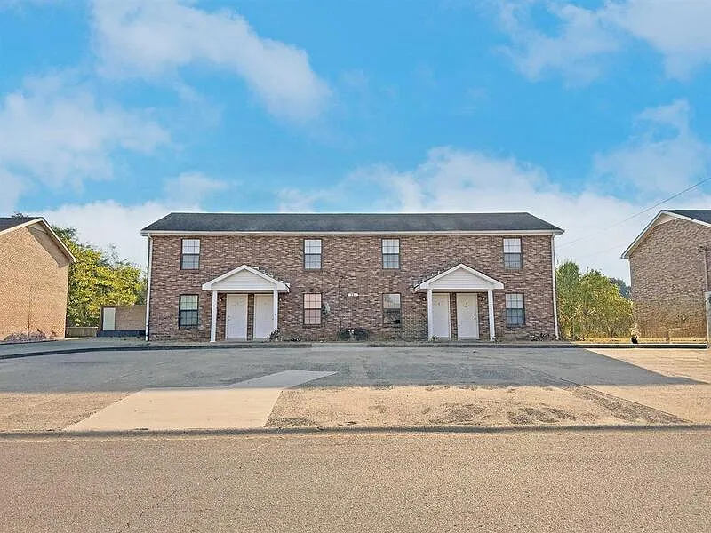 2 bed, 1.5 bath, 1000 sqft, $830 — Photo 1