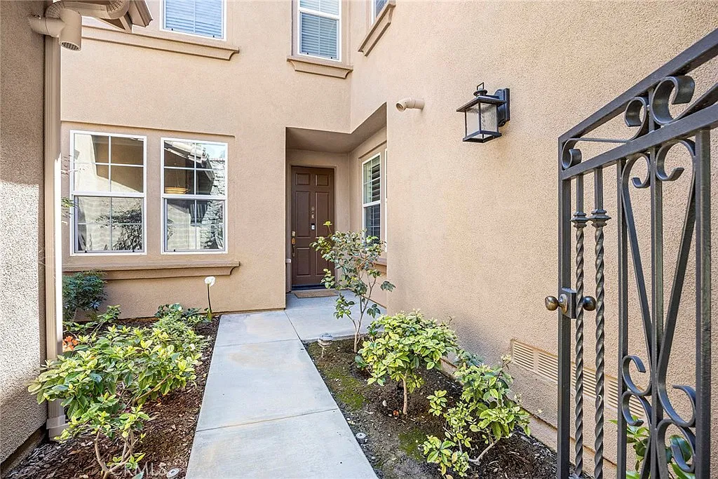 3 bed, 2.5 bath, 2035 sqft, $4,500 — Photo 4