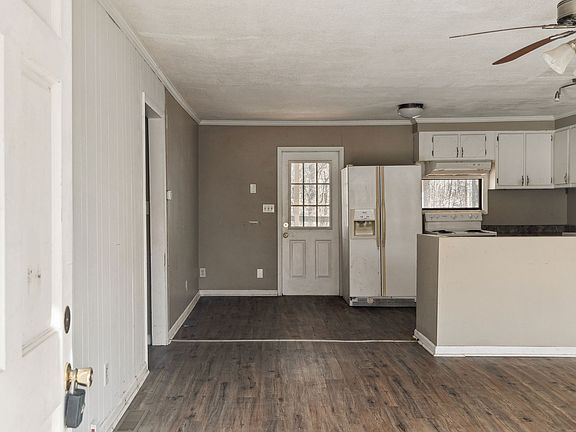 3rd image of 1010 Cherokee Ct