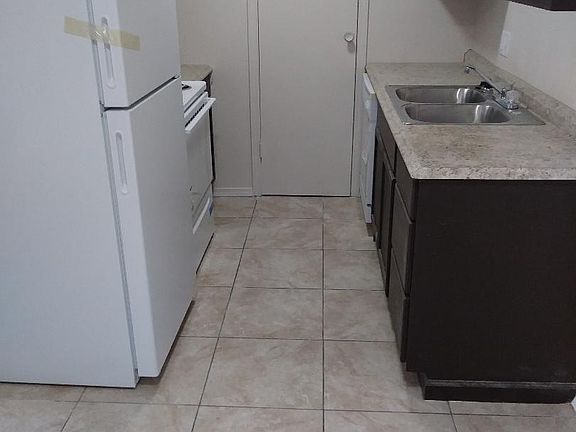 5th image of 4318 Vfw Dr APT 32