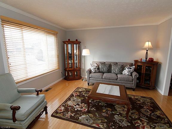 3rd image of 8609 Oakridge Dr