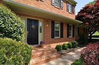 2nd image of 109 Quaker Hill Ln