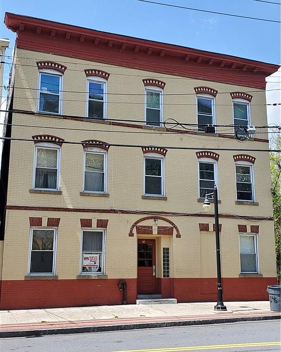 1st image of 146 Ferris Ave