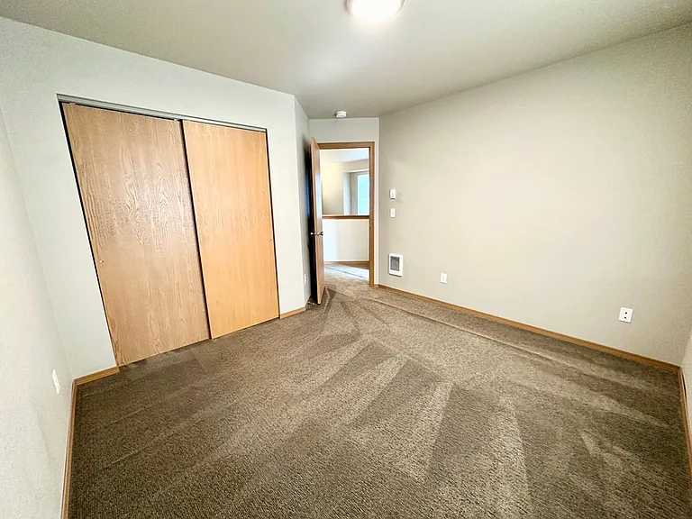2102 N Yellowstone St — Photo 48