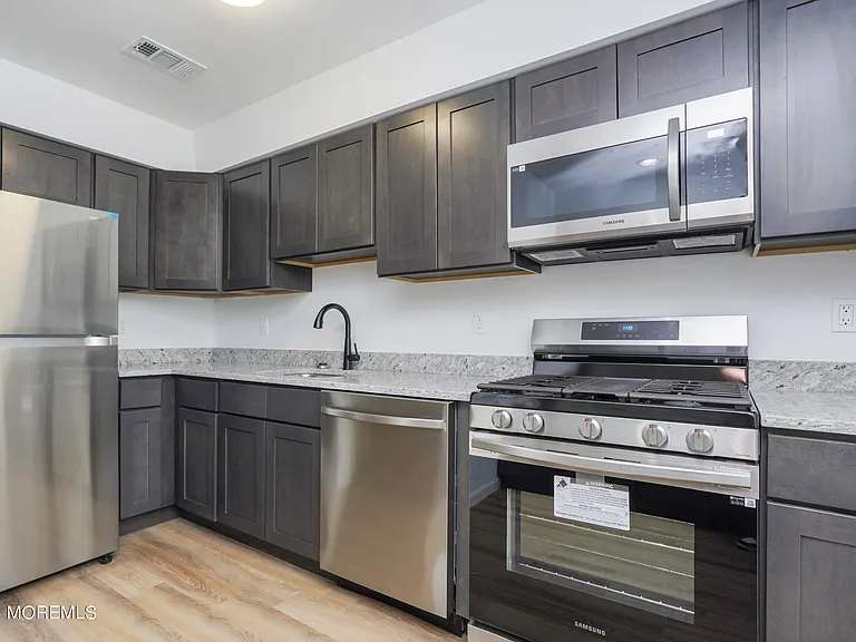 27 Karen Dr — Photo 6