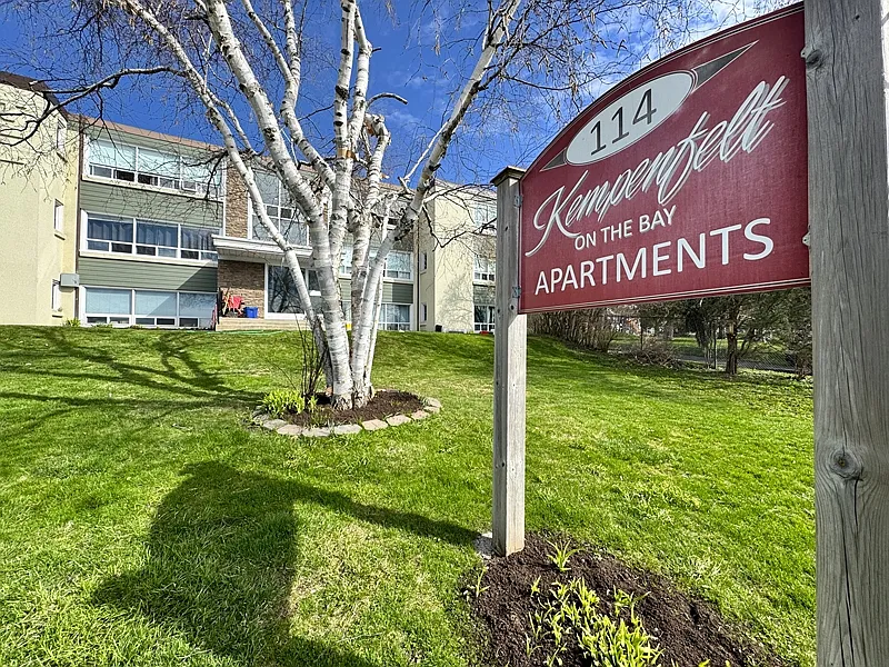 114 Kempenfelt Dr #303