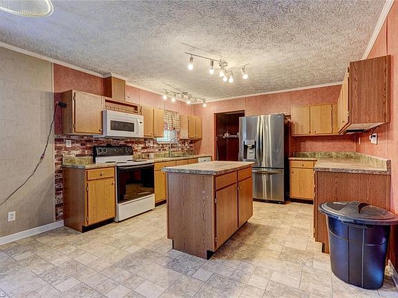 5th image of 184 Hill Haven Dr