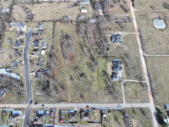 3rd image of 924 Hickman Dr