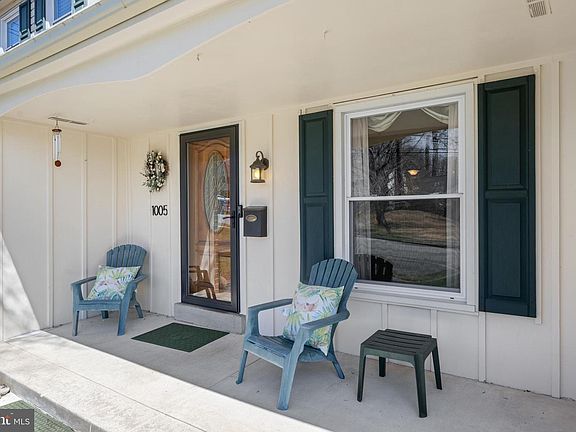 4th image of 1005 Edwards Dr