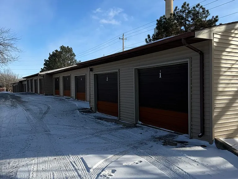 1100 Grove St — Photo 5
