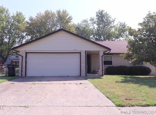 1209 S 30th St, Broken Arrow, OK 74014