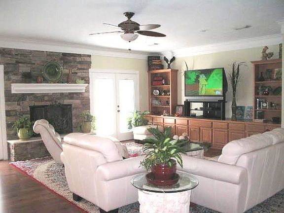 Custom Built ins Crown Moldings