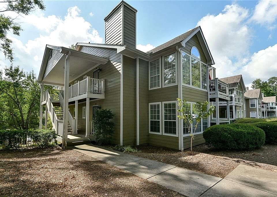1st image of 416 Berkeley Woods Dr