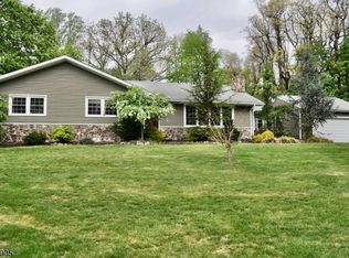 25 W Elizabeth Dr, Randolph, NJ 07869