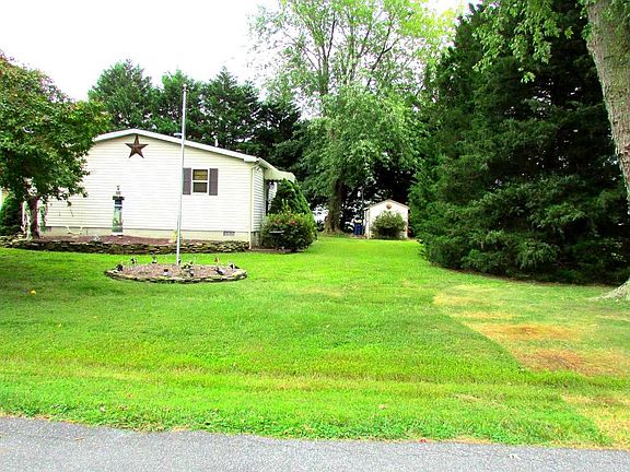 3rd image of 27503 Briar Ln