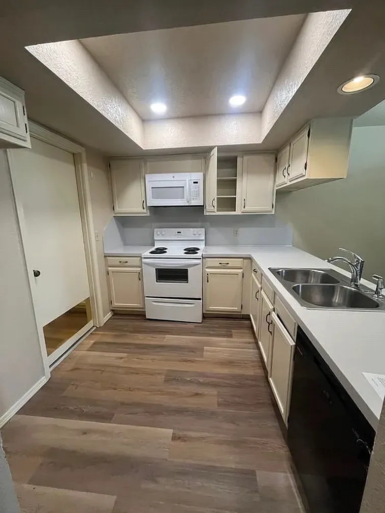 2 bed, 1221 sqft, $1,350 — Photo 1