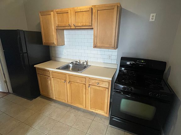 3rd image of 366 4th Ave APT 28