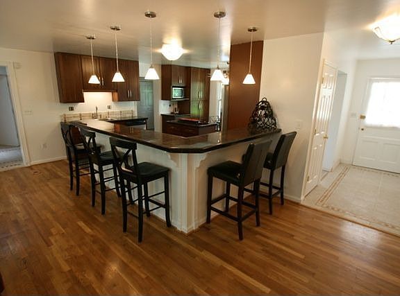 3rd image of 7701 Warbler Ln