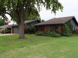 1102 Canary Ln, Enid, OK 73703