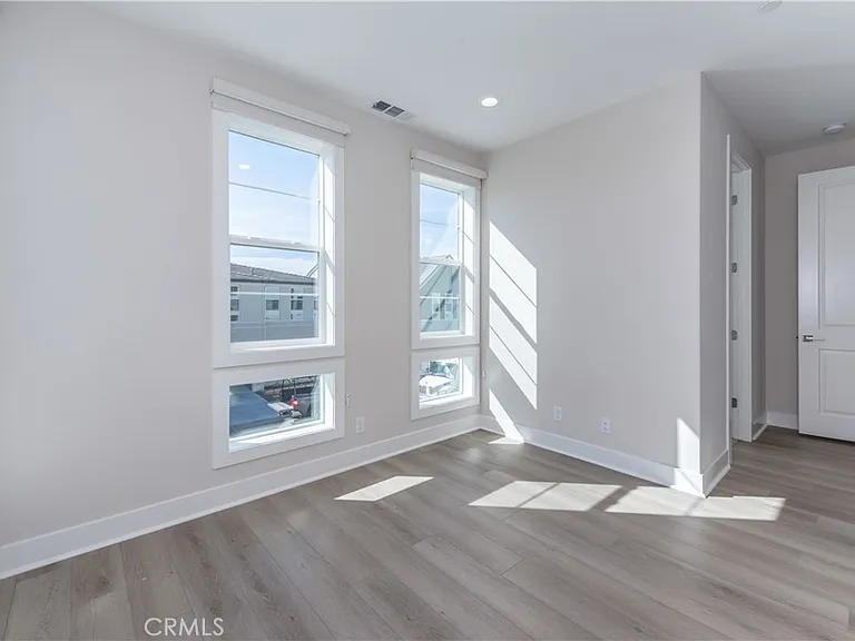 180 Longden — Photo 20