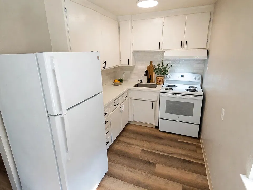 1111 W St #1