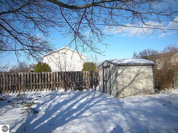 3rd image of 2068 Laura Dr