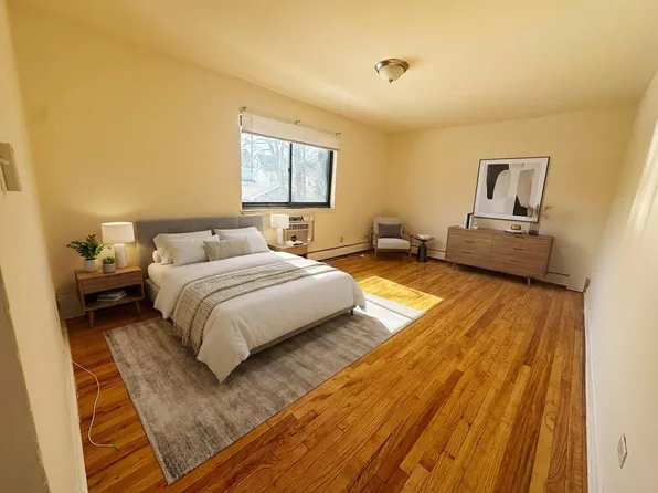 87-16 Winchester Boulevard image 1 of 6