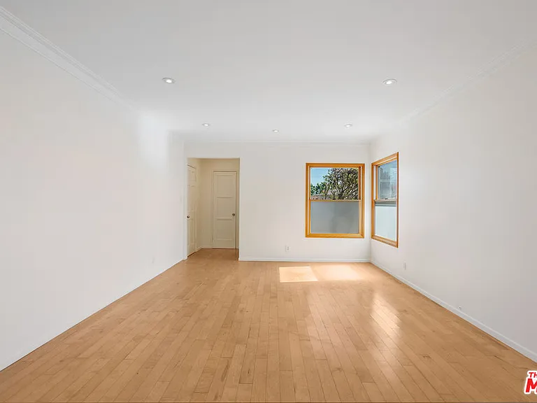 2631 Thurman Ave — Photo 2