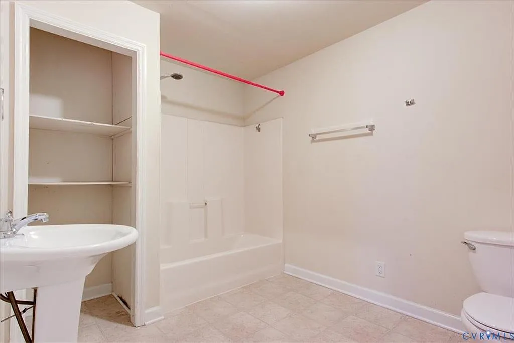 Oak Ave N 5 - 1 — Photo 3