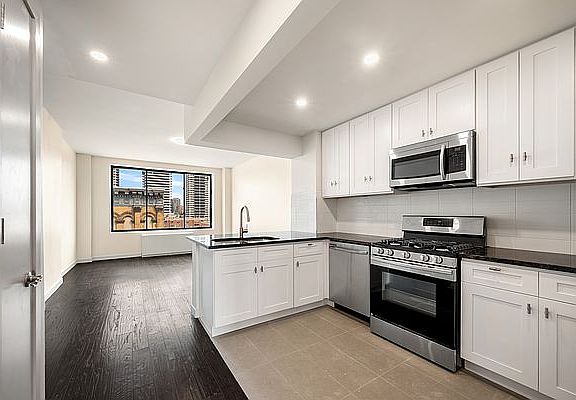 4th image of 206 E 119th St #4E