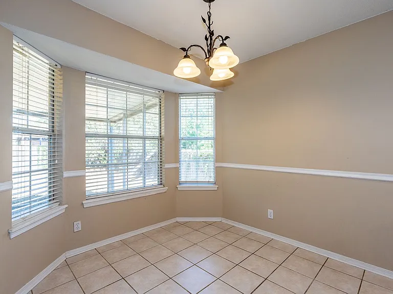 2412 W Natchez St — Photo 13