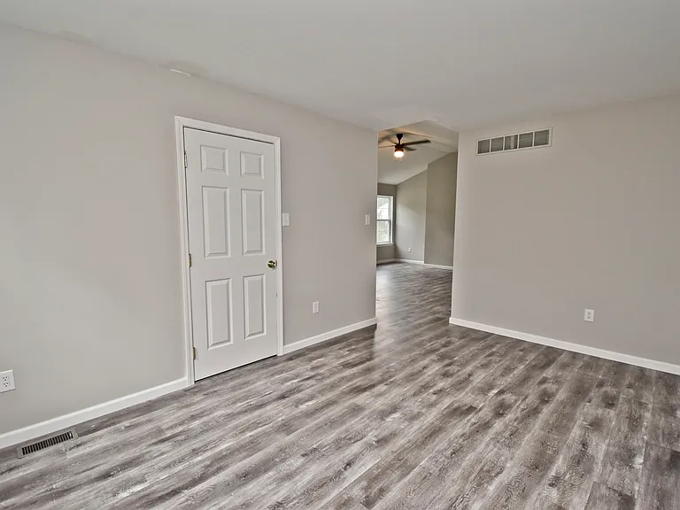 557 Marco Way — Photo 27
