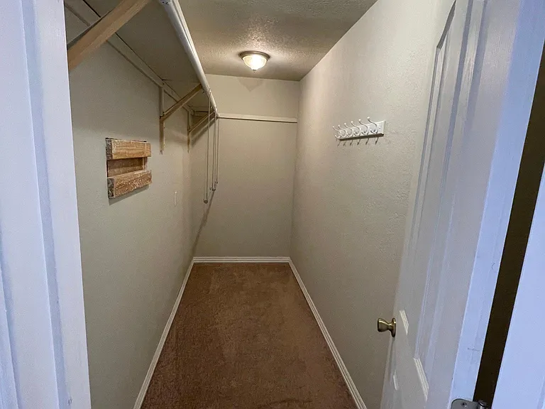 3666 Tara St — Photo 22