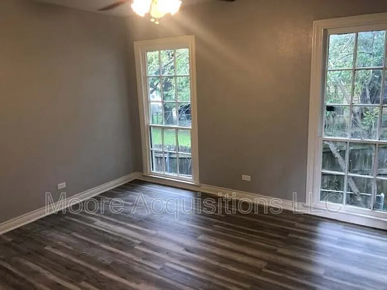1113 W Walker St — Photo 5