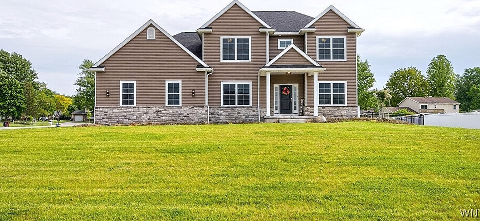 1st image of 4 Wentworth Dr