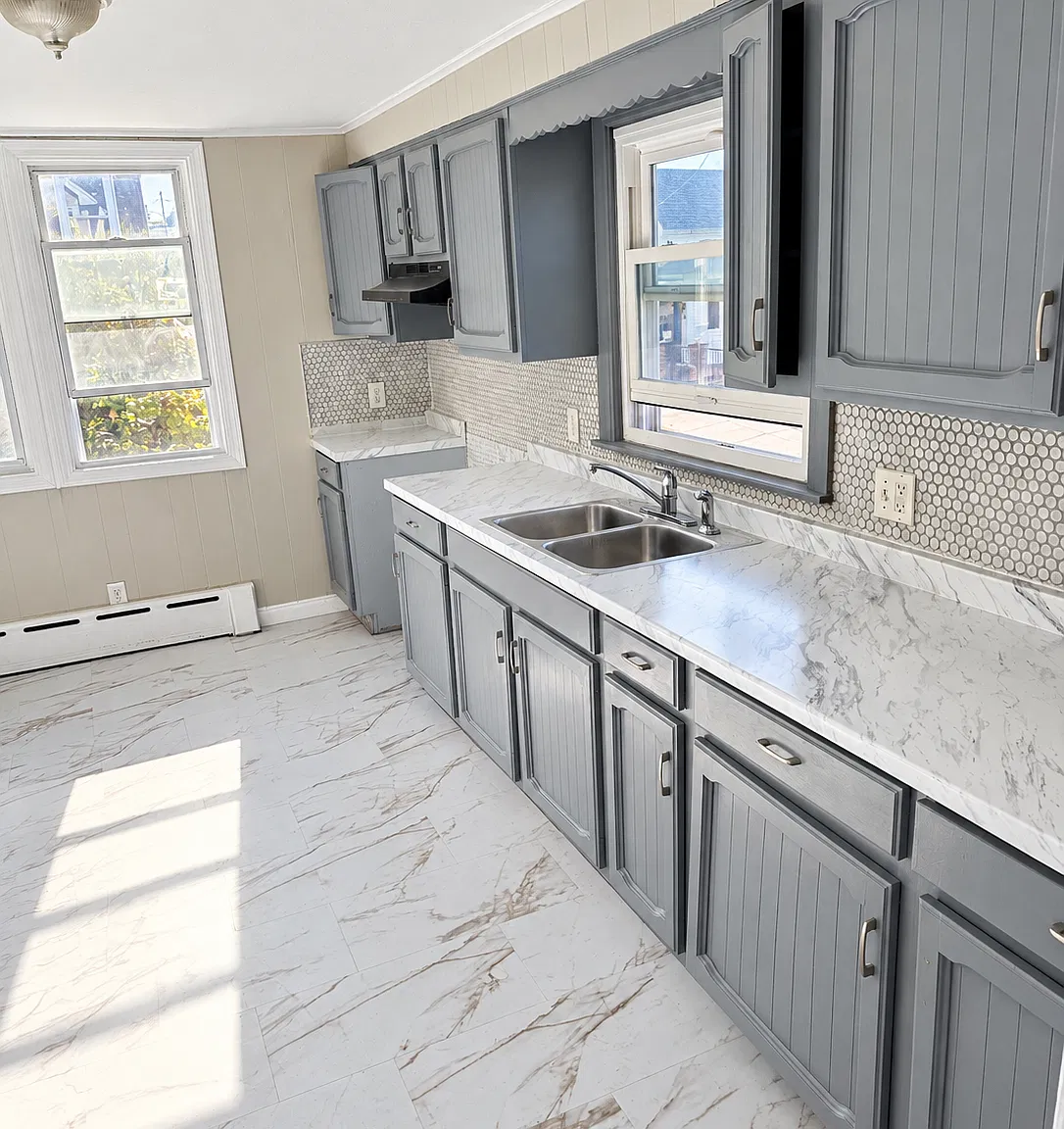 3 bed, 1100 sqft, $2,200 — Photo 3
