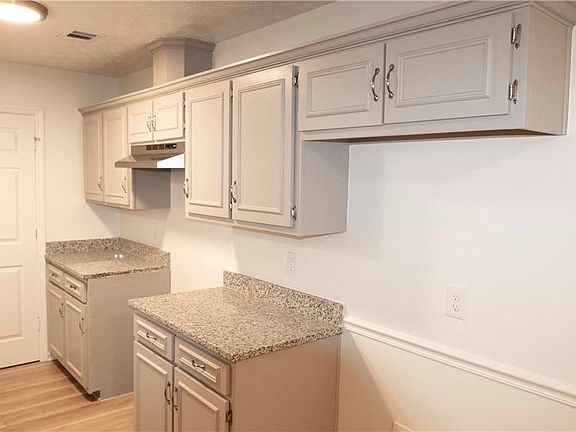 4th image of 95 Lee Road 2015